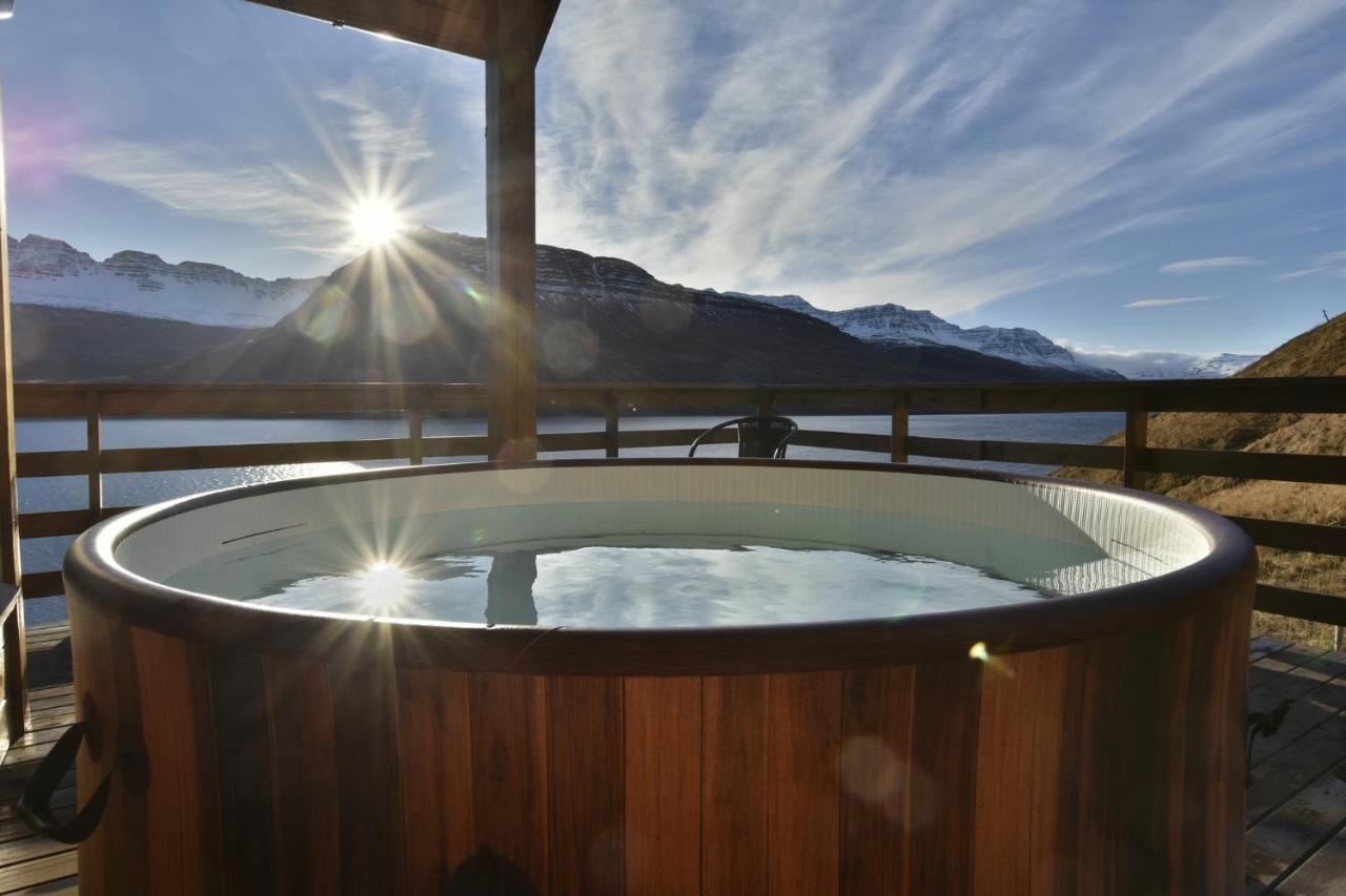 Solbrekka Holiday Homes Mjoifjorthur Bagian luar foto